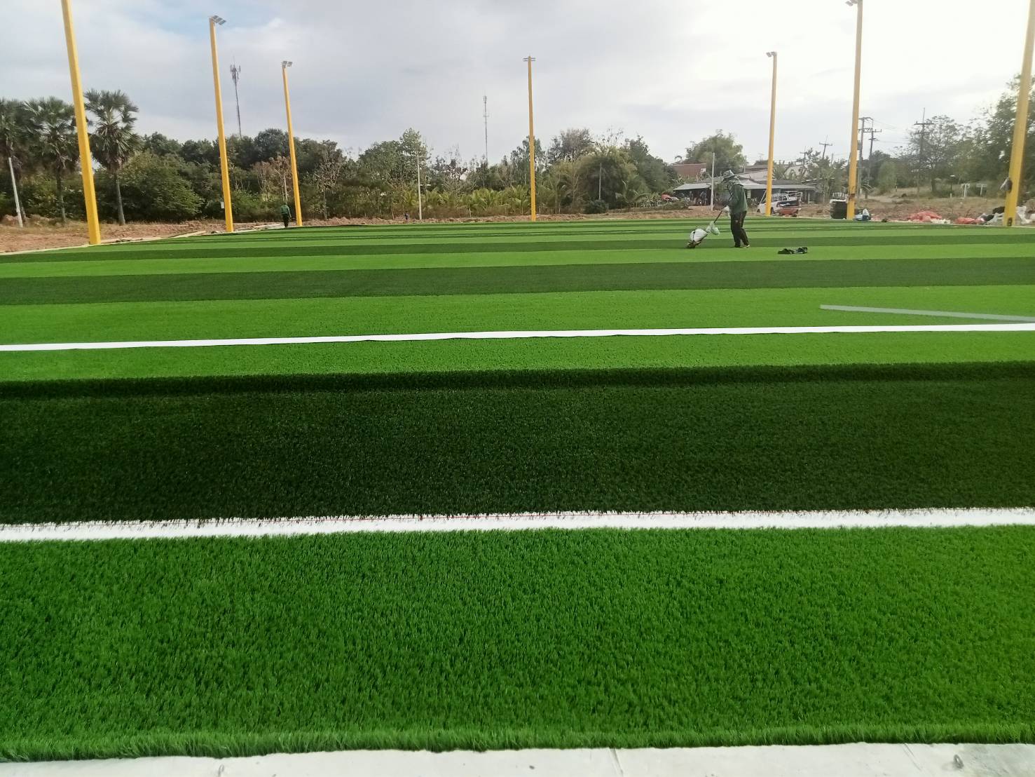 สร้างสนามฟุตบอลหญ้าเทียม