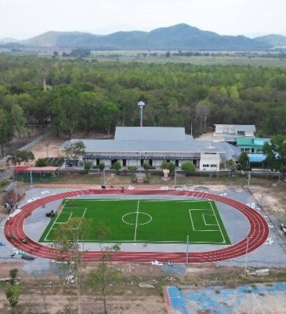 ก่อสร้างสนามฟุตบอลหญ้าเทียมโรงเรียนขนงพระเหนือ
